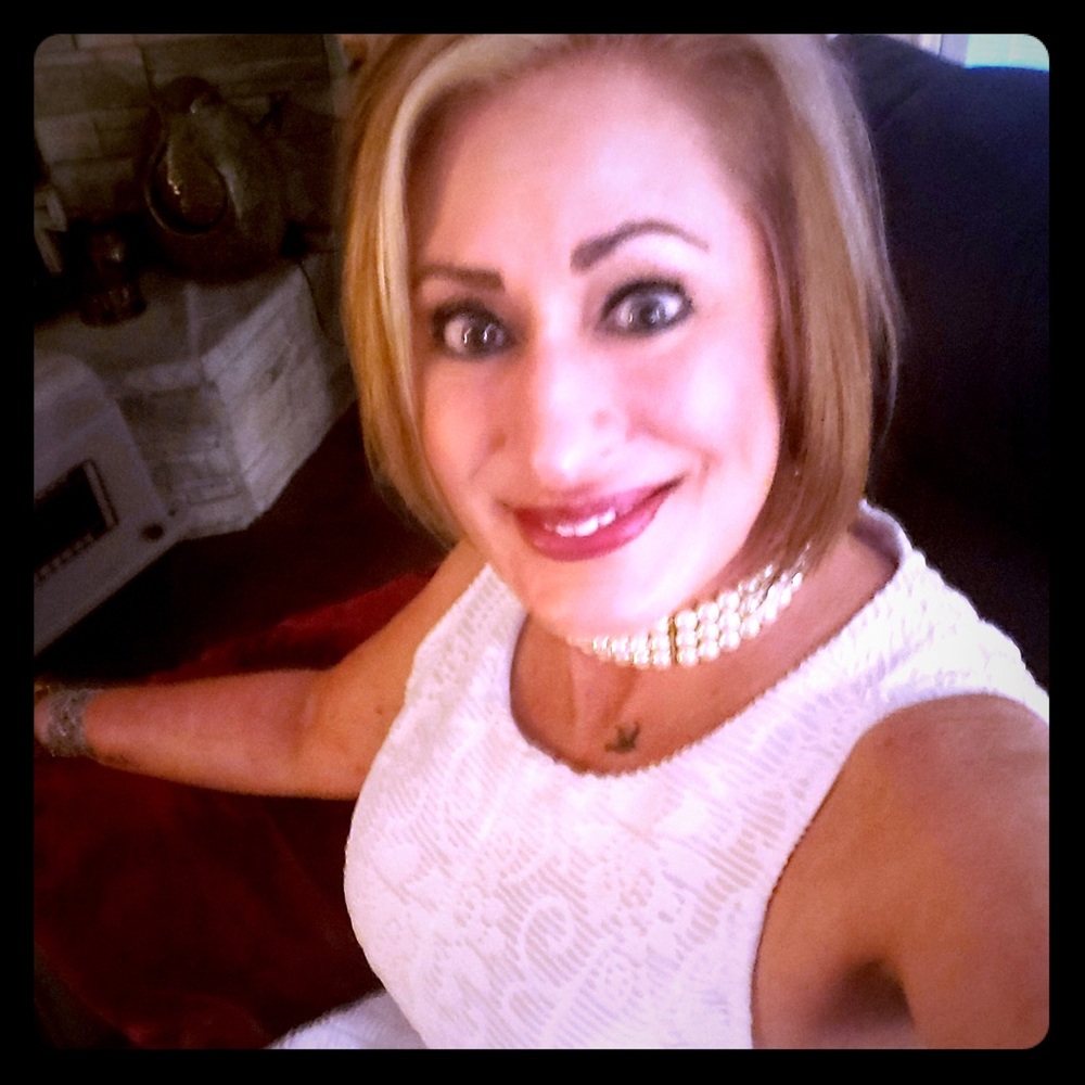 Meet your Posher, JewelElizabeth